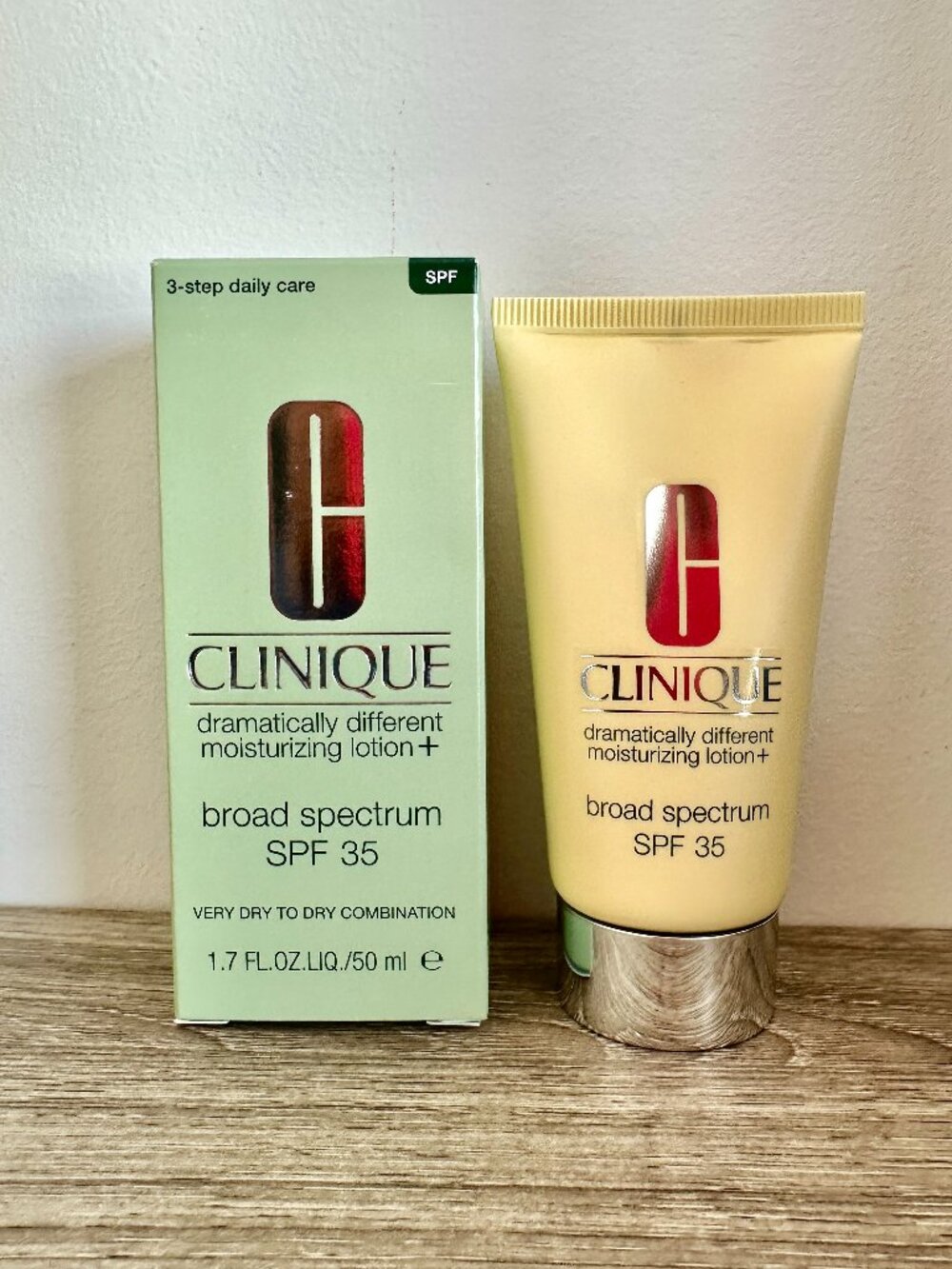 Clinique Dramatically Different Moisturizing Lotion SPF 35 Dry Skin - 1.7oz/50ml